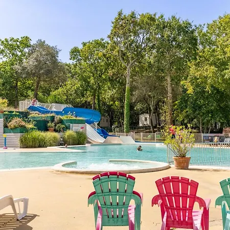 Mobil 8 Personnes Кемпинг